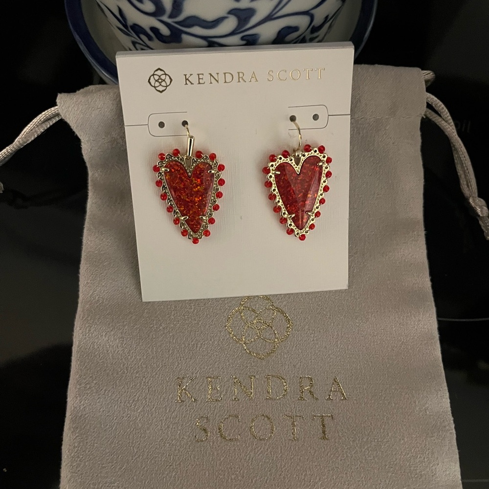 Kendra Scott Red Opal Ansley Beaded Heart Gold Earrings NWT $120 RETIRED! - Picture 1 of 5